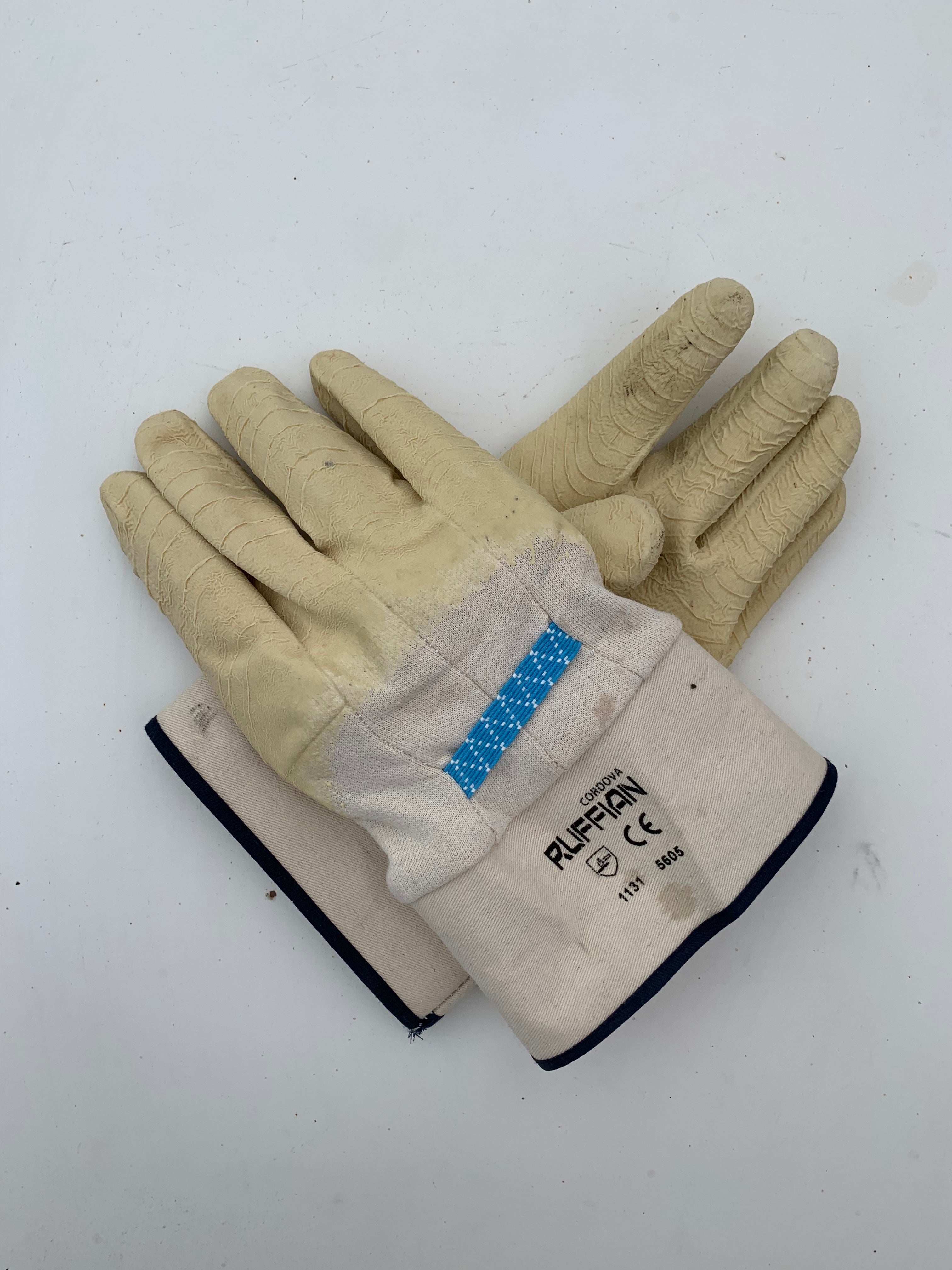 Wholesale oyster glove of Different Colors and Sizes –